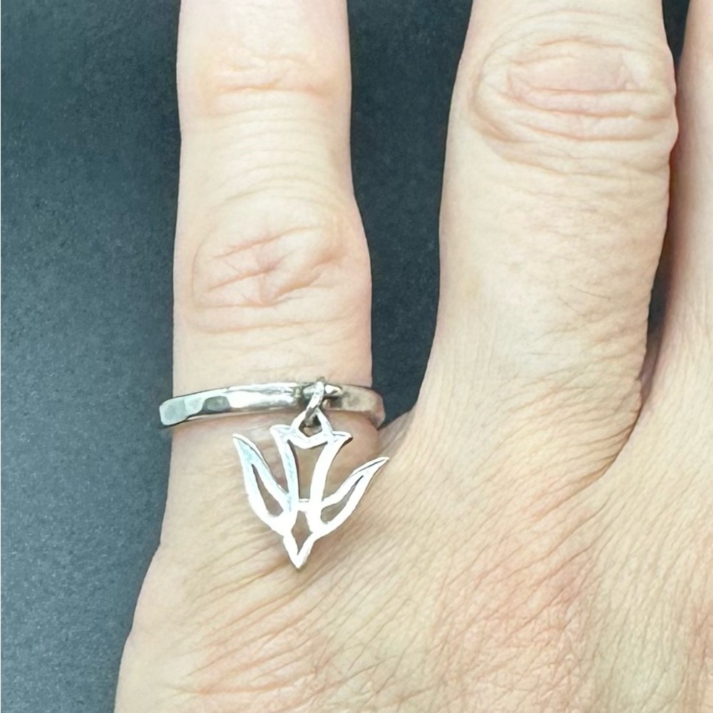 James Avery retired vintage descending dove charm dangle ring Sterling size 4.5